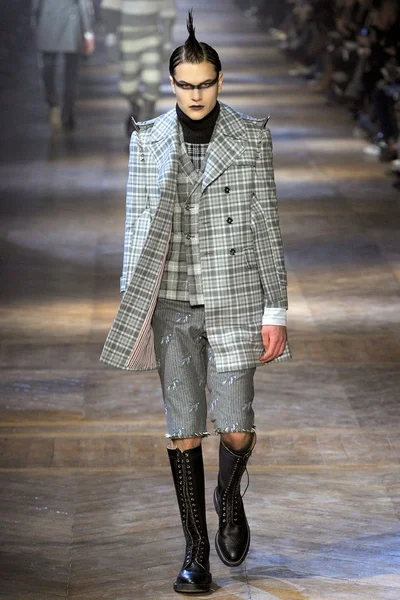 Look 7